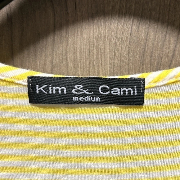 KIM & CAMI Women’s‎ Striped Tie Front Flutter Sleeve Tee. Size Medium - Picture 3 of 8